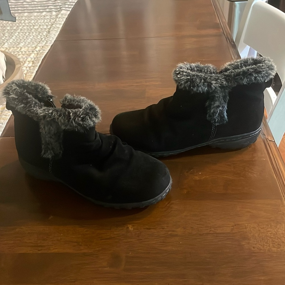 Khombu Women’s 6M Winter Shoes